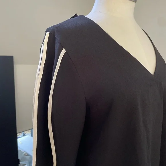 NWT! MARC NEW YORK V Neck Blouse Top Black W/ White Stripe Flared Sleeve - Picture 5 of 10